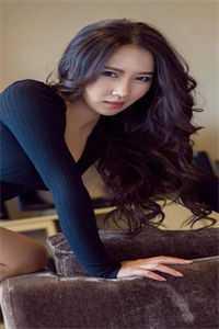 畅销书目囤物资穿空间,去东北当小土豆